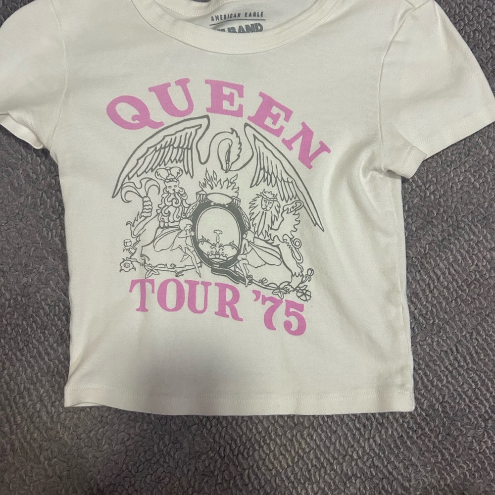 American Eagle Outfitters Pink and Cream Graphic Tee